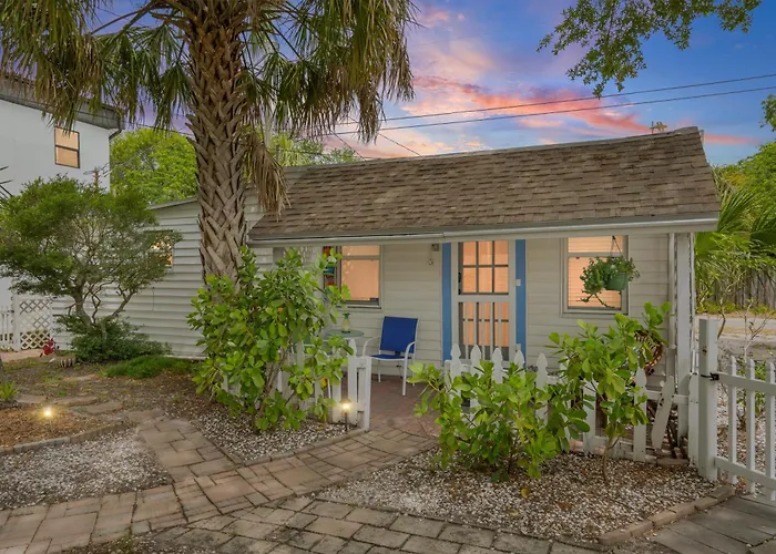 Little Pineapple Cottage