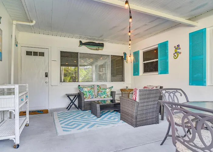 Lovely St Pete Beach Cottage, Walk To Beach & Town